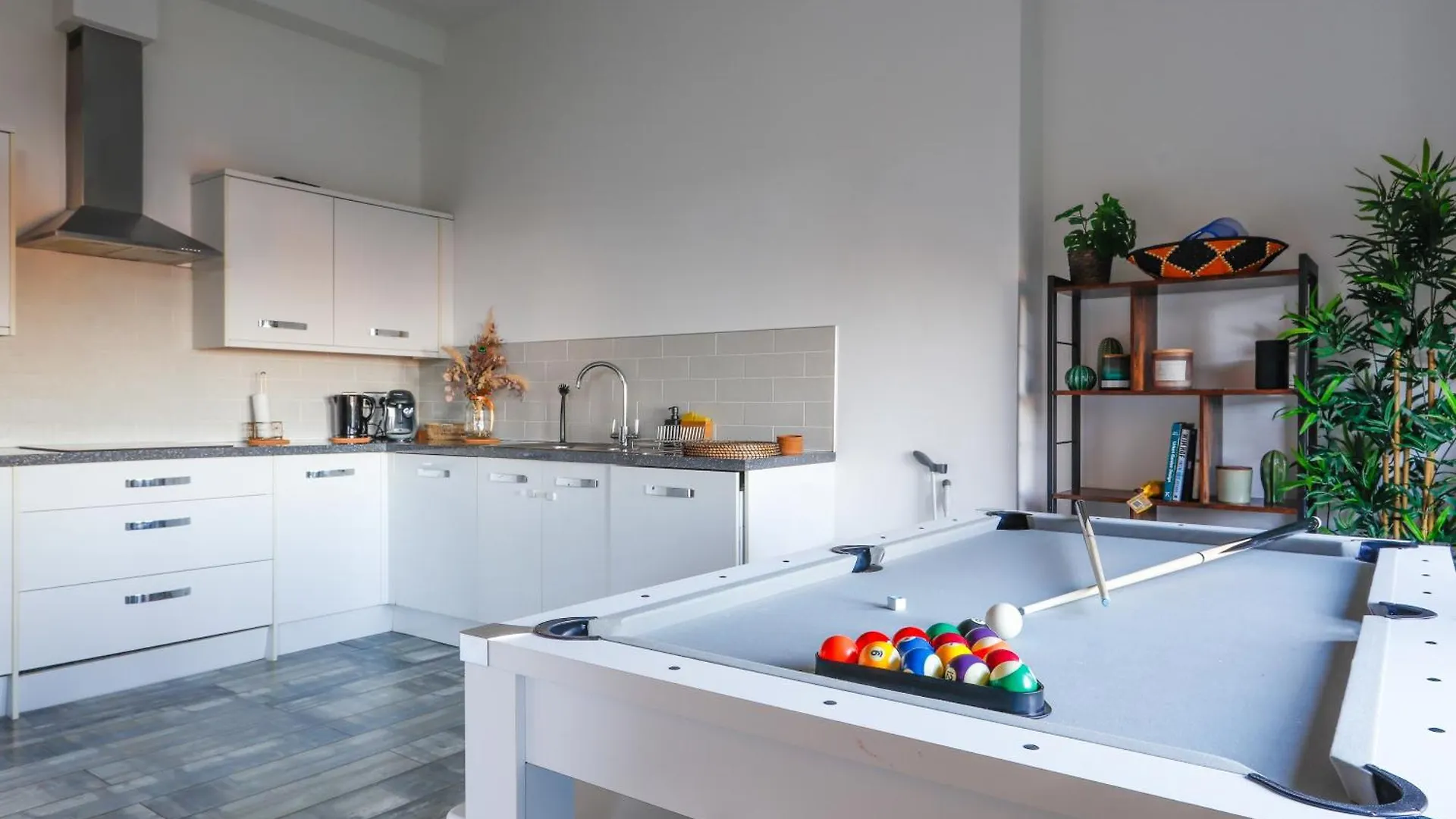 Leah Suite By Koya Homes - 2 Bed, 2 Bath, Pool Table, Sea View, Free Parking Barry Apartment